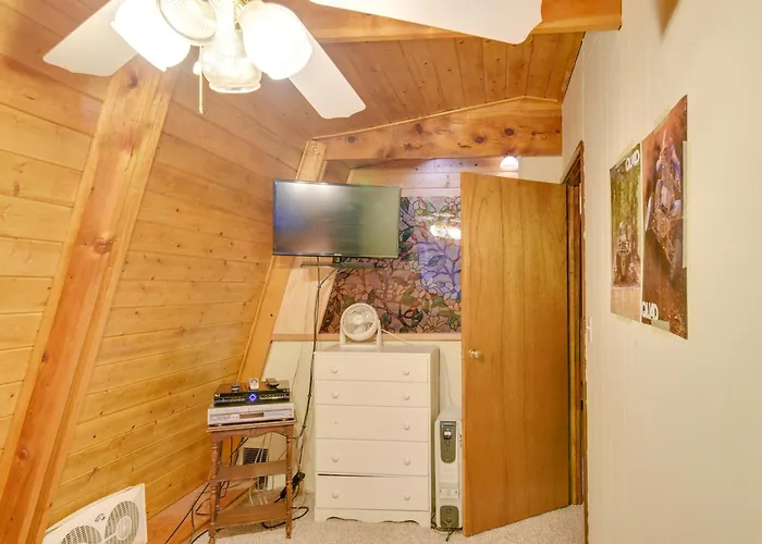 Near Hiking & Golfing: W/ Deck!