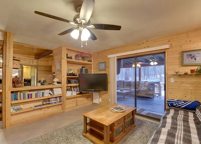 Near Hiking & Golfing: W/ Deck! Holiday home *