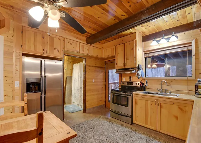 Near Hiking & Golfing: W/ Deck! Holiday home Munds Park