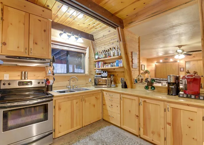 Near Hiking & Golfing: W/ Deck! Holiday home