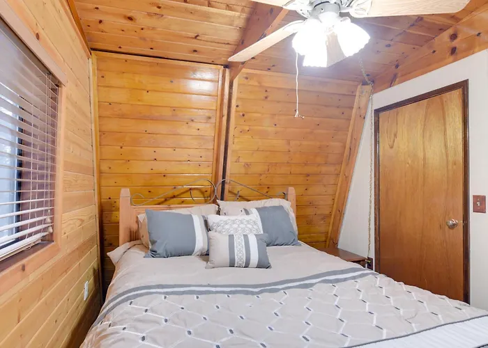 Near Hiking & Golfing: W/ Deck! Holiday home Munds Park