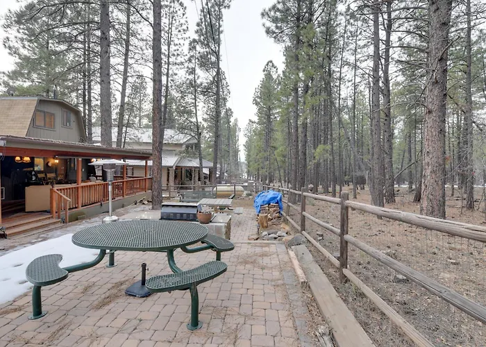 Near Hiking & Golfing: W/ Deck! Holiday home Munds Park